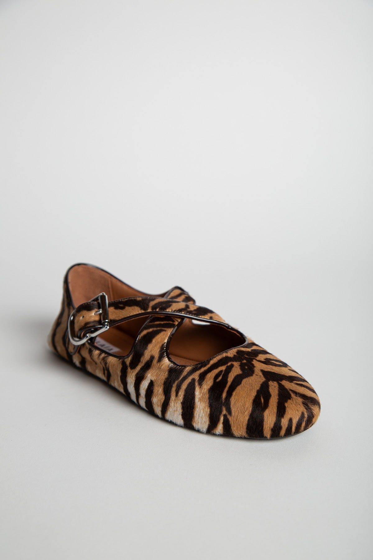 ALAÏA | CRISS CROSS BALLET FLATS IN HAIRCALF