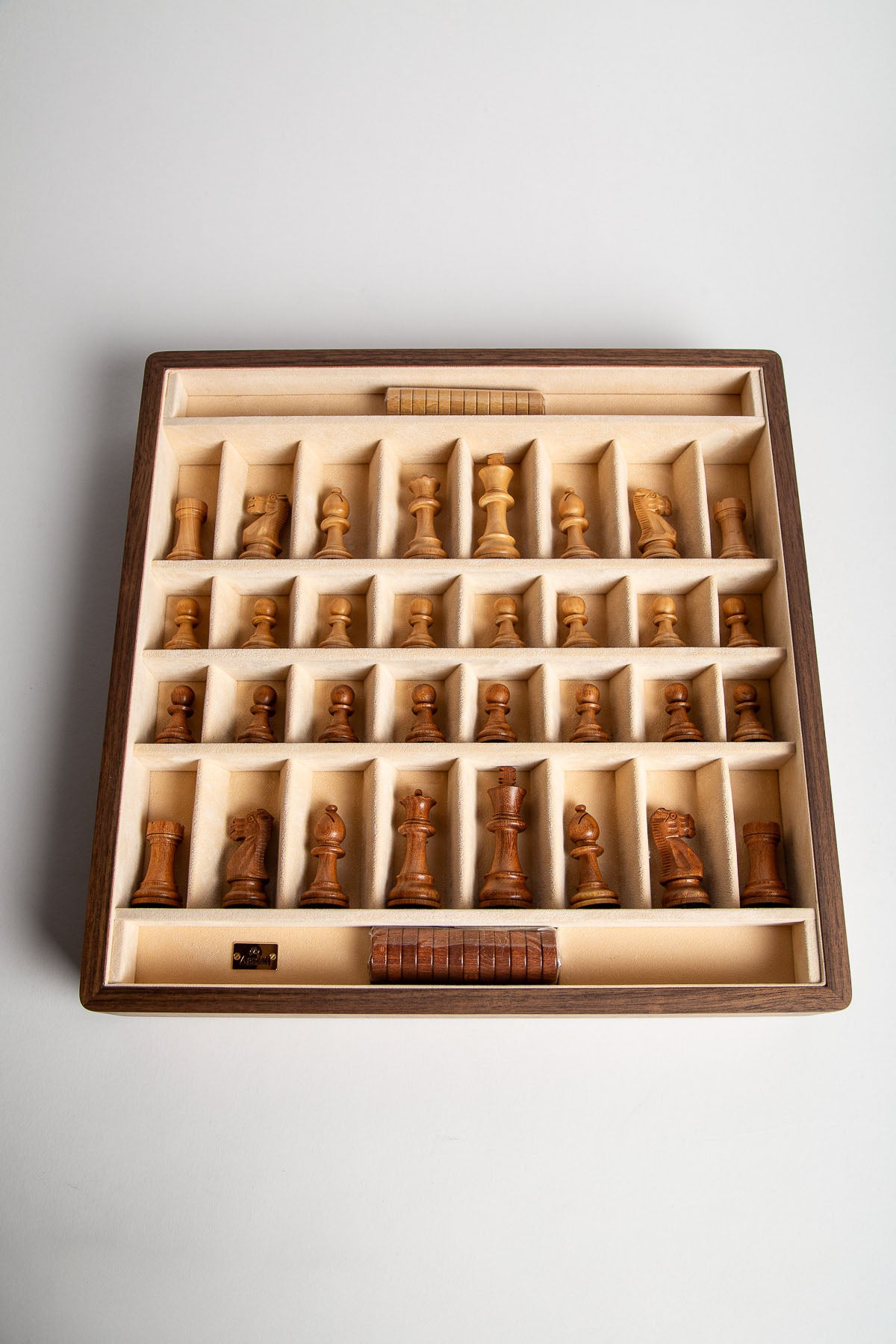 AGRESTI | WALNUT CHESS SET