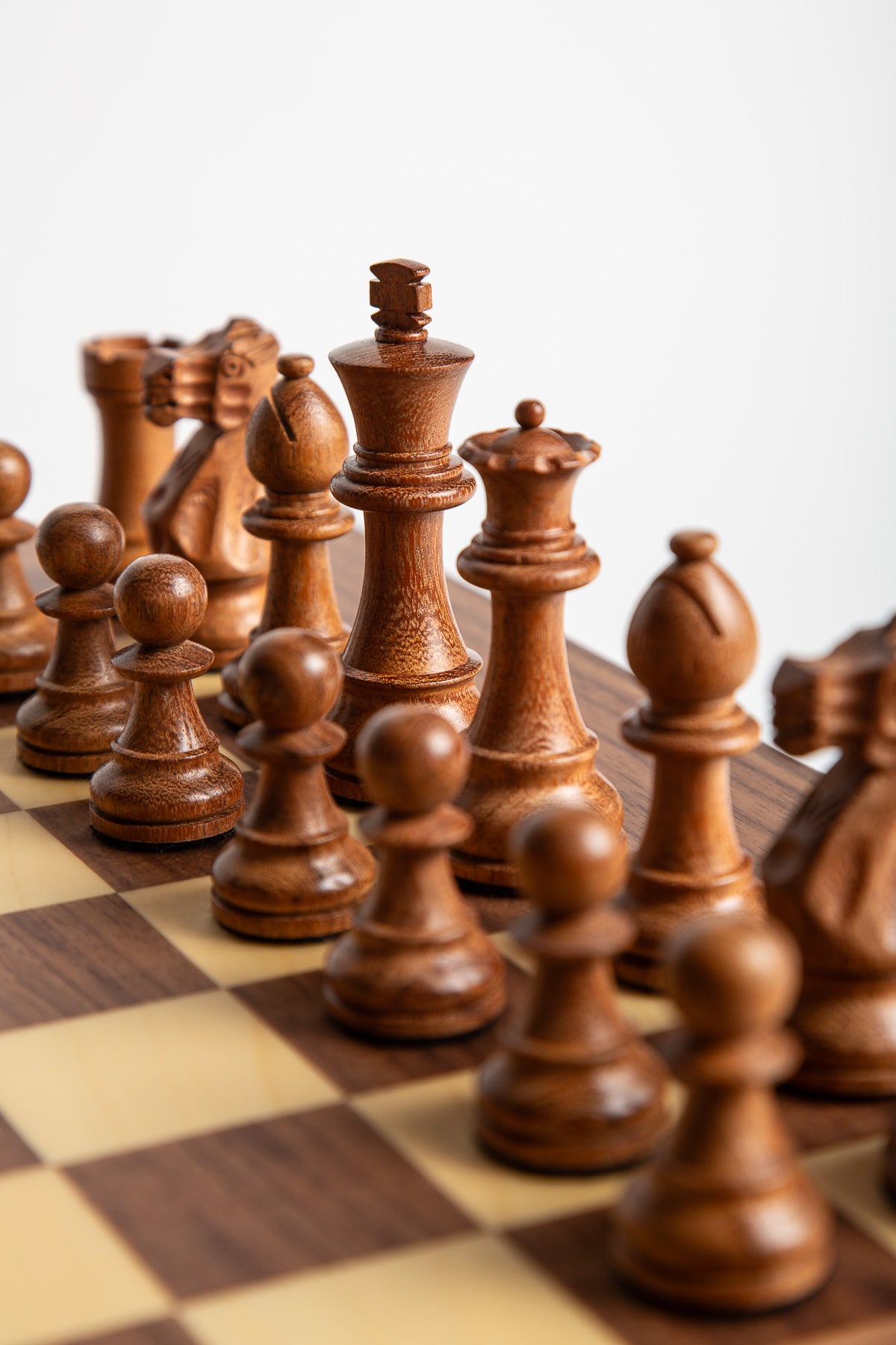 AGRESTI | WALNUT CHESS SET