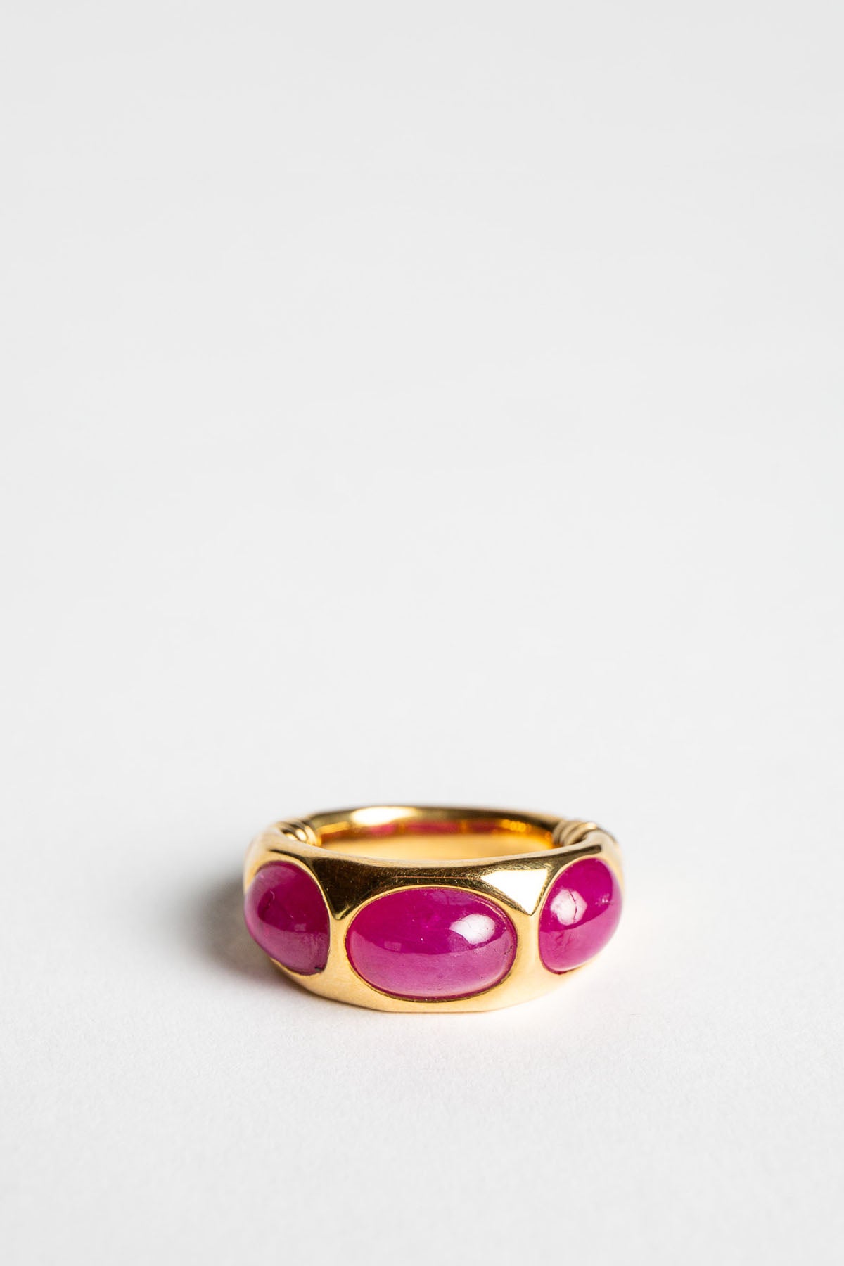 ADI HANDMADE | YELLOW GOLD AND RUBY TRIO RING