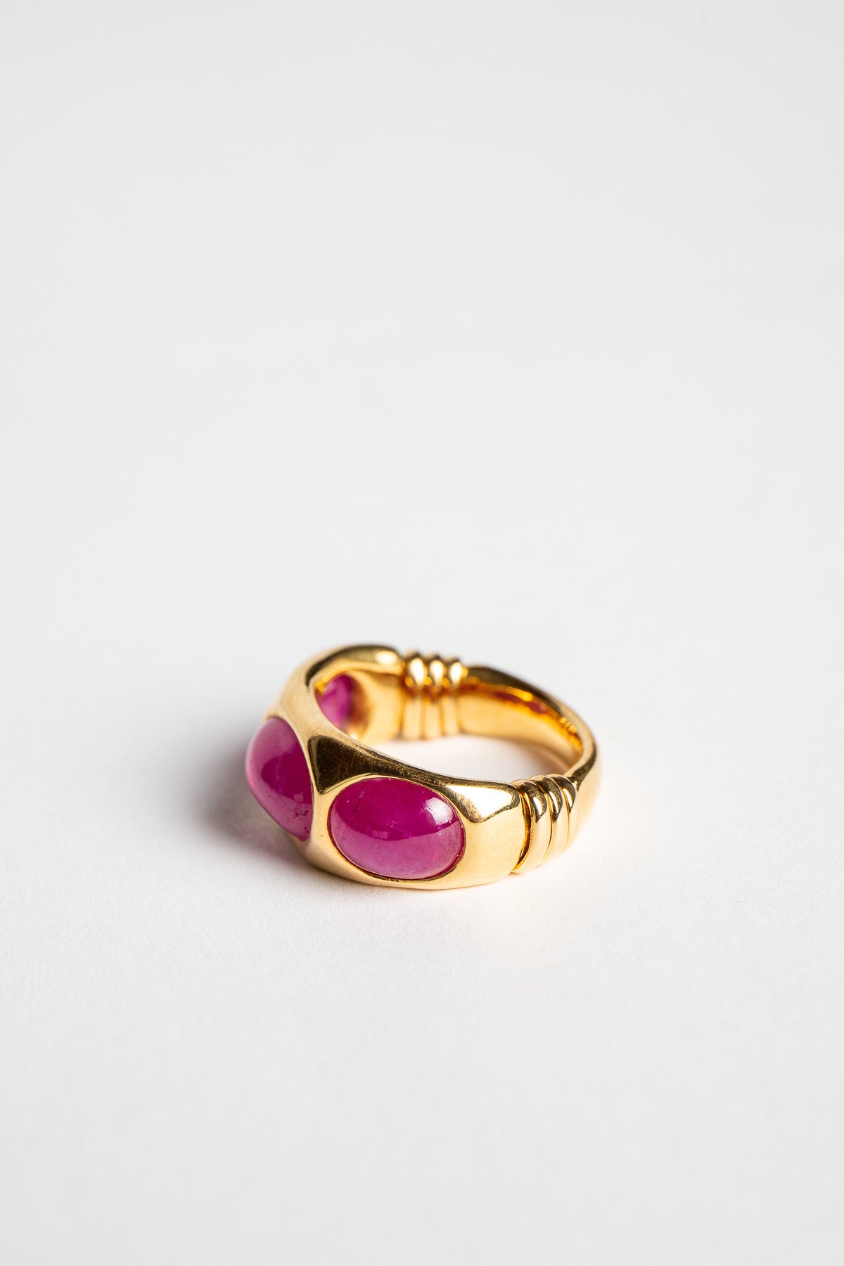 ADI HANDMADE | YELLOW GOLD AND RUBY TRIO RING