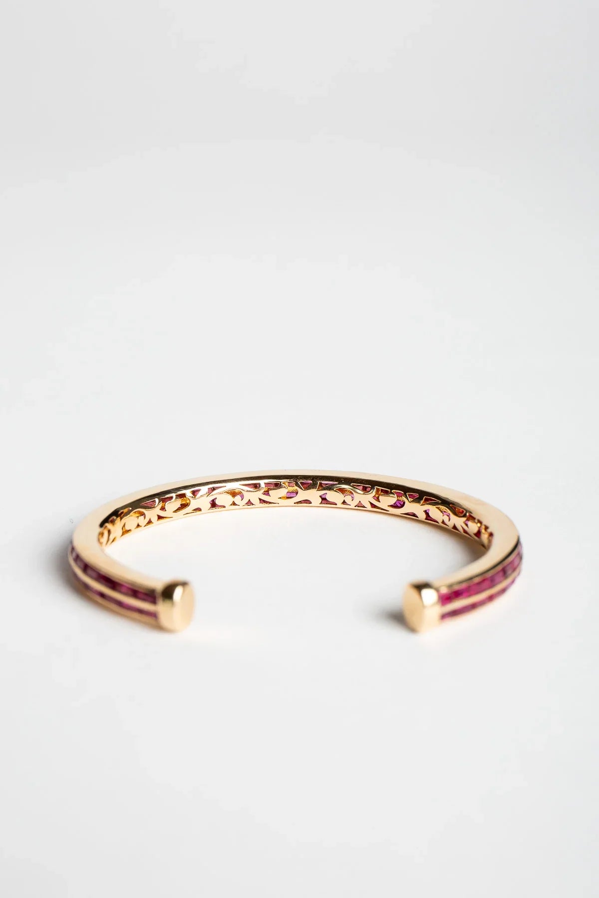 ADI HANDMADE | YELLOW GOLD AND RUBY BRACELET