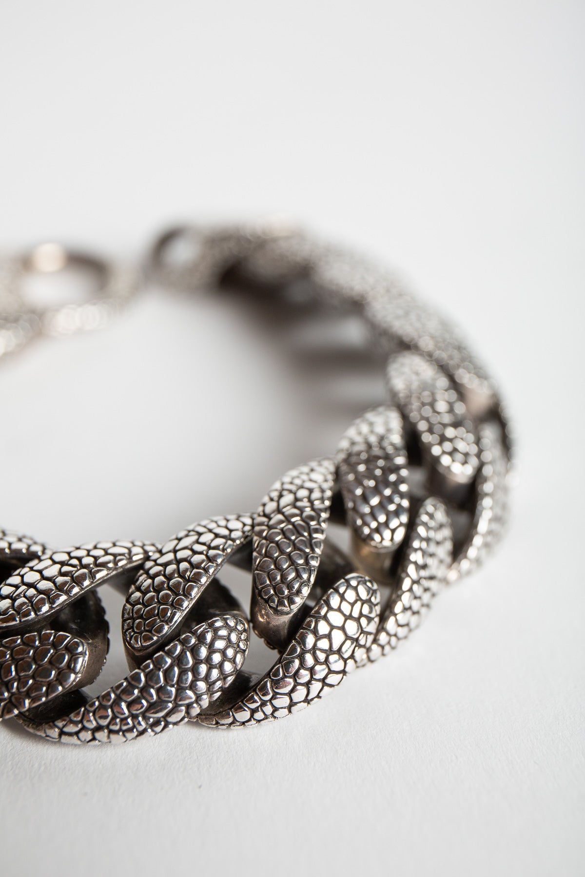 STEPHEN WEBSTER | JUMBO RAYSKIN CURB BRACELET