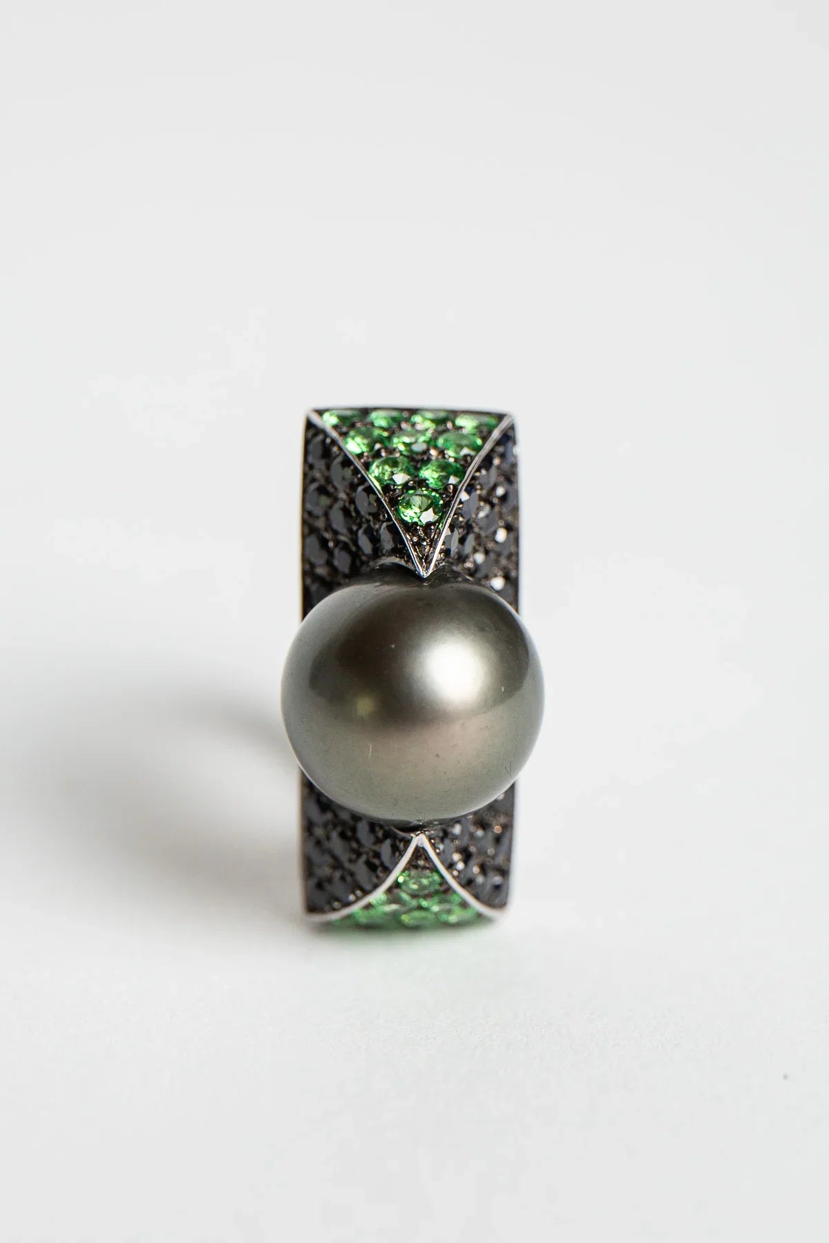 STEPHEN WEBSTER | 18K WHITE GOLD BLACK WIDOW MULTI-STONE RING