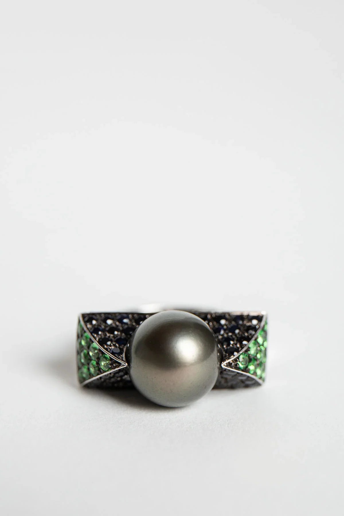 STEPHEN WEBSTER | 18K WHITE GOLD BLACK WIDOW MULTI-STONE RING