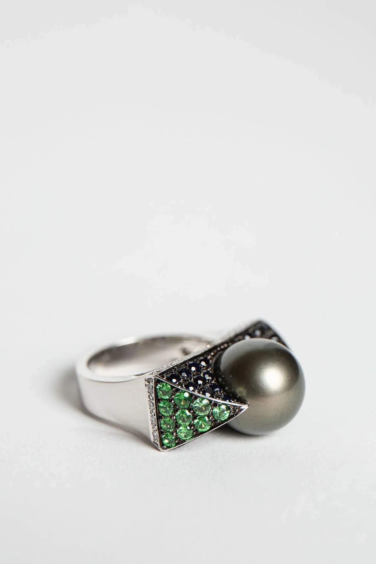 STEPHEN WEBSTER | 18K WHITE GOLD BLACK WIDOW MULTI-STONE RING