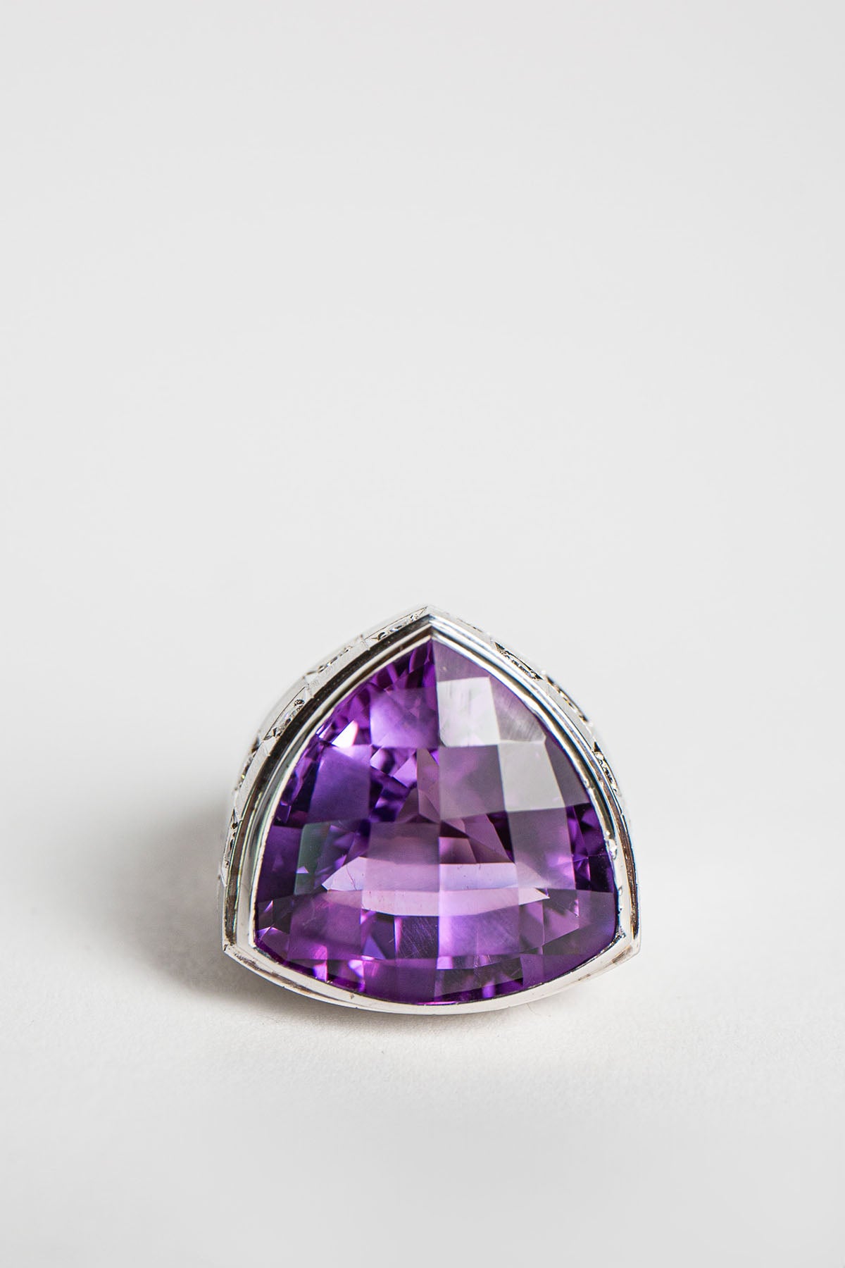 STEPHEN WEBSTER | 18K WHITE GOLD CHECKERBOARD AMETHYST RING