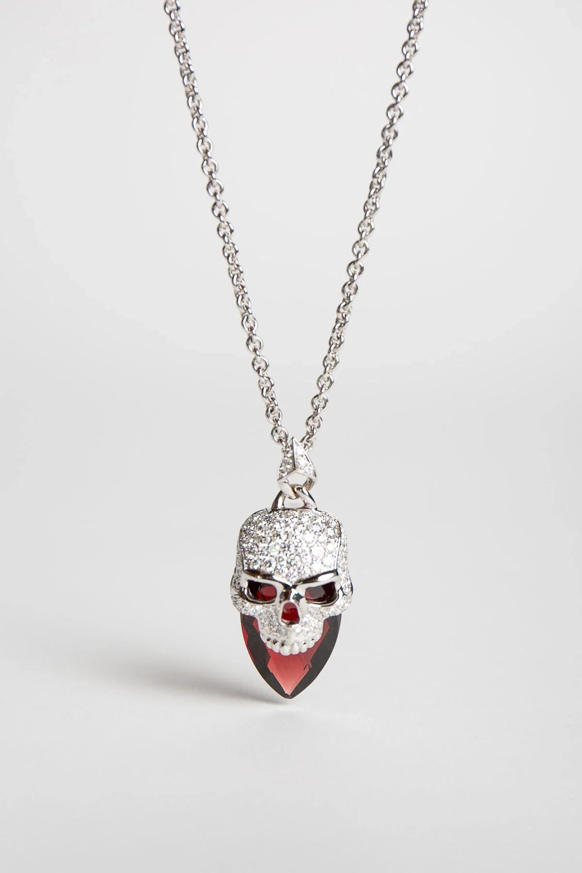 STEPHEN WEBSTER | 18K WHITE GOLD SKULL GARNET NECKLACE