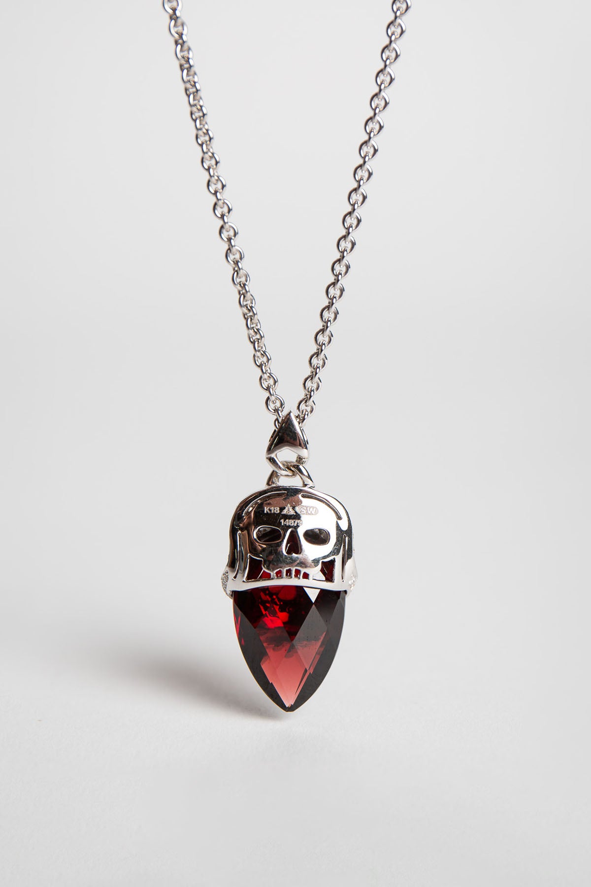 STEPHEN WEBSTER | 18K WHITE GOLD SKULL GARNET NECKLACE