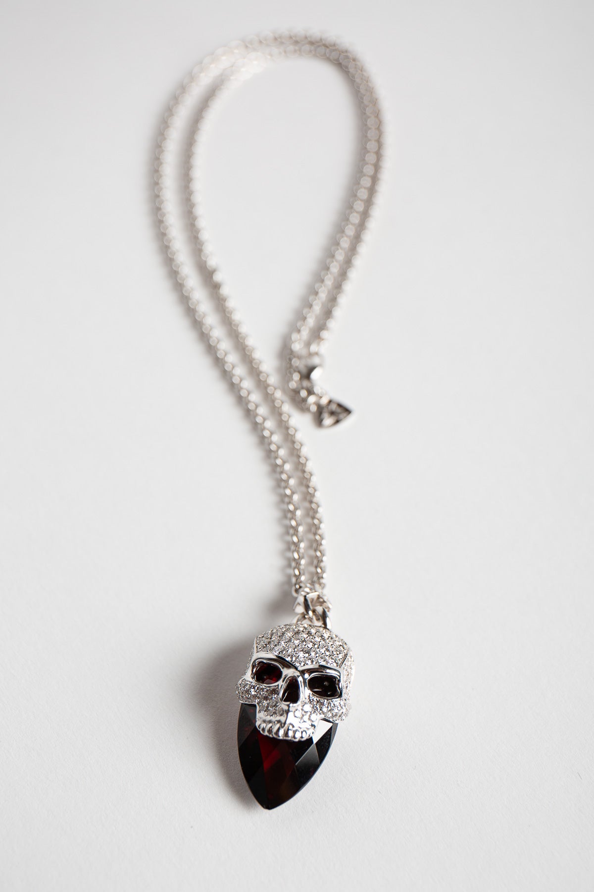 STEPHEN WEBSTER | 18K WHITE GOLD SKULL GARNET NECKLACE