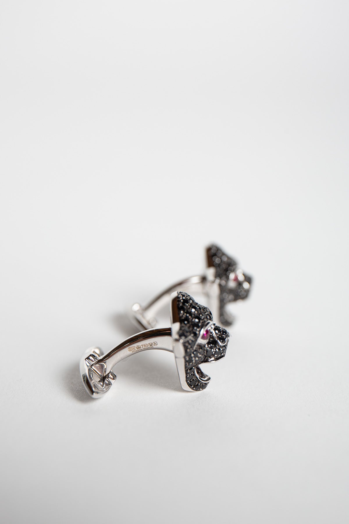 STEPHEN WEBSTER | 18K WHITE GOLD GARGOYLE SAPPHIRE & RUBY CUFFLNKS