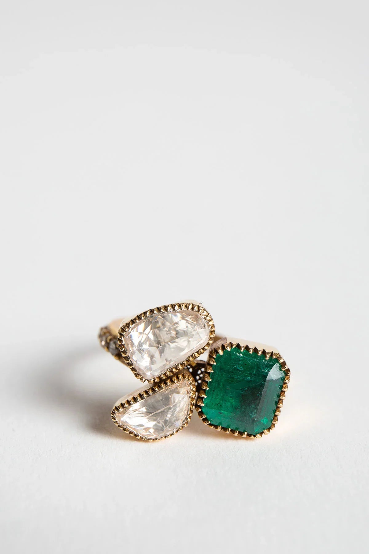 AMRAPALI LONDON | YELLOW GOLD EMERALD & DIAMOND RING