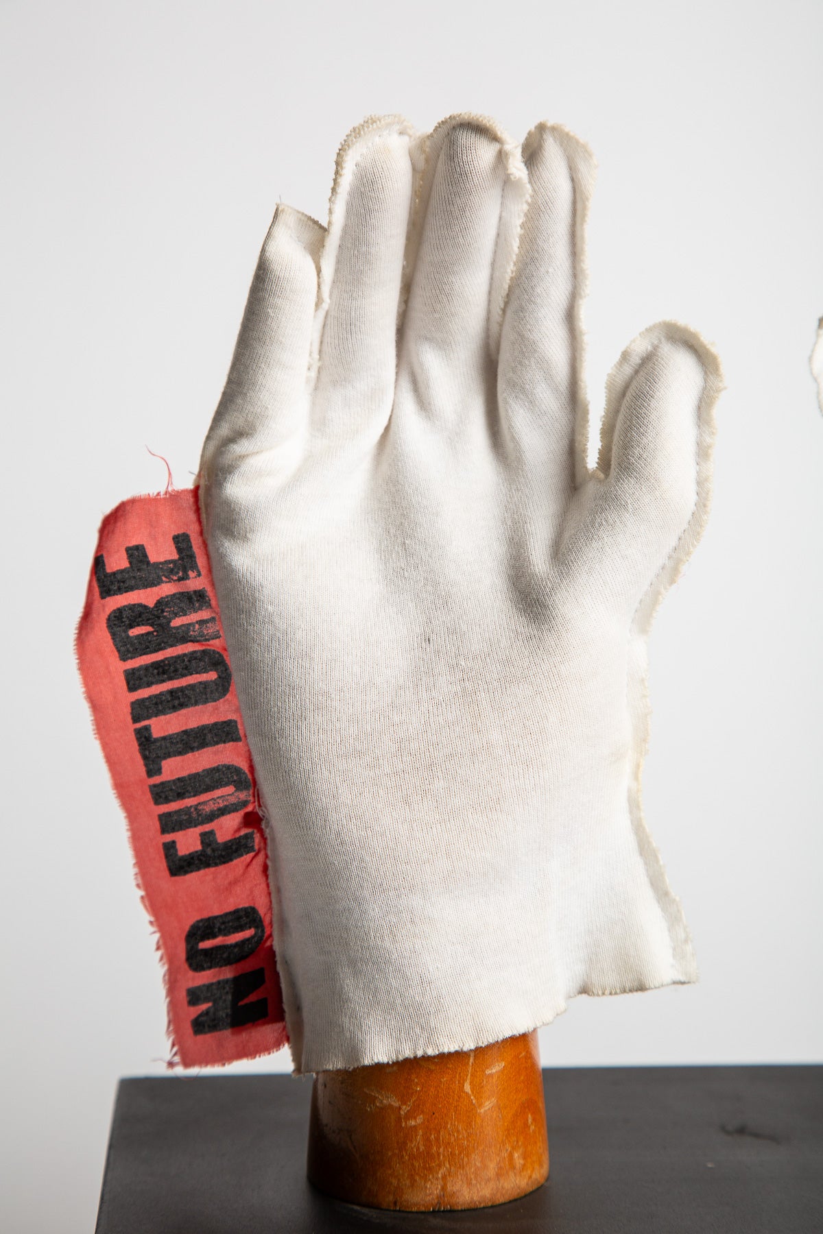 VIVIENNE WESTWOOD/MALCOLM MCLAREN | NO FUTURE GLOVES FOR JOHNNY ROTTEN