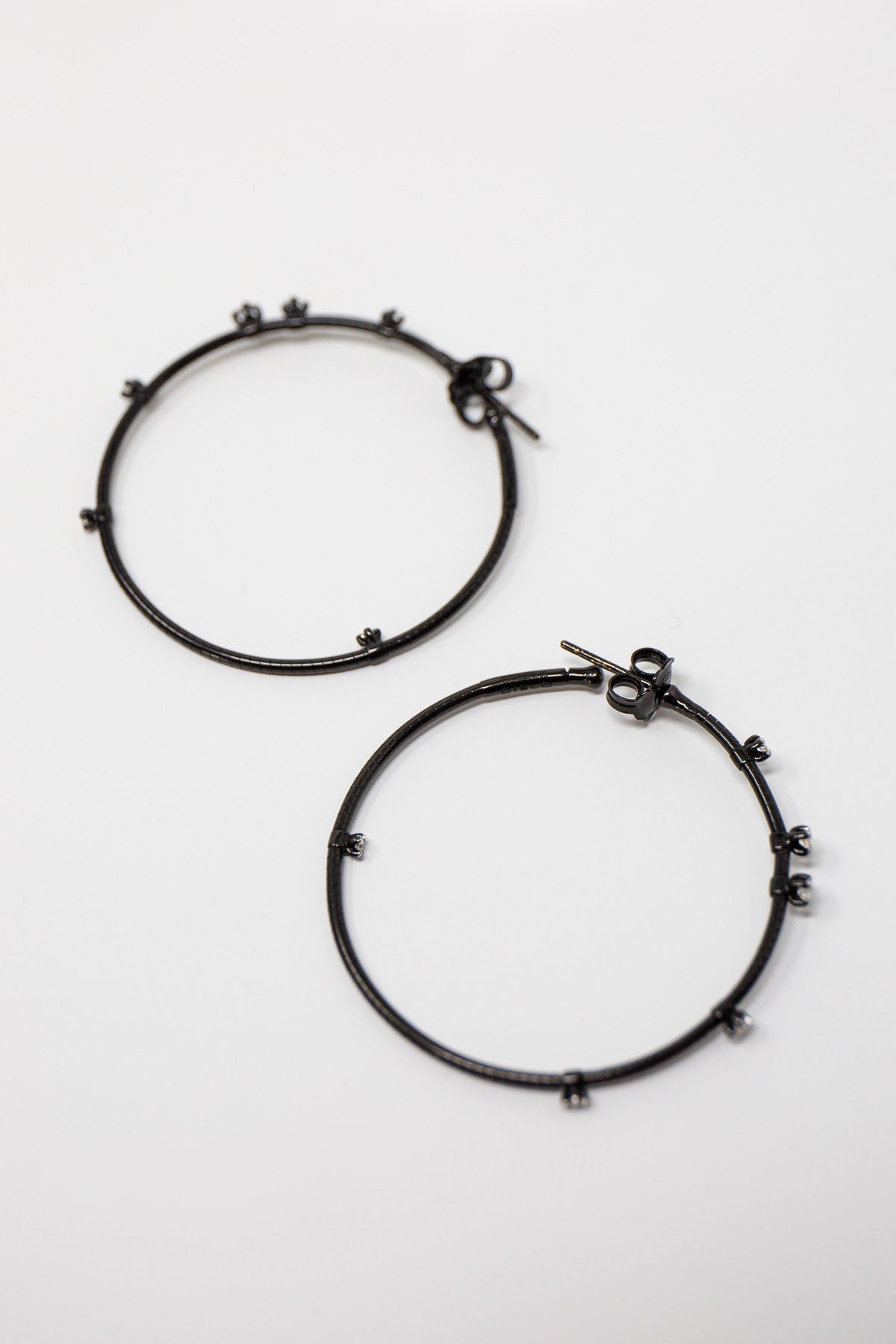 MATTIA CIELO | BLACK GOLD 12 DIAMOND HOOP EARRINGS