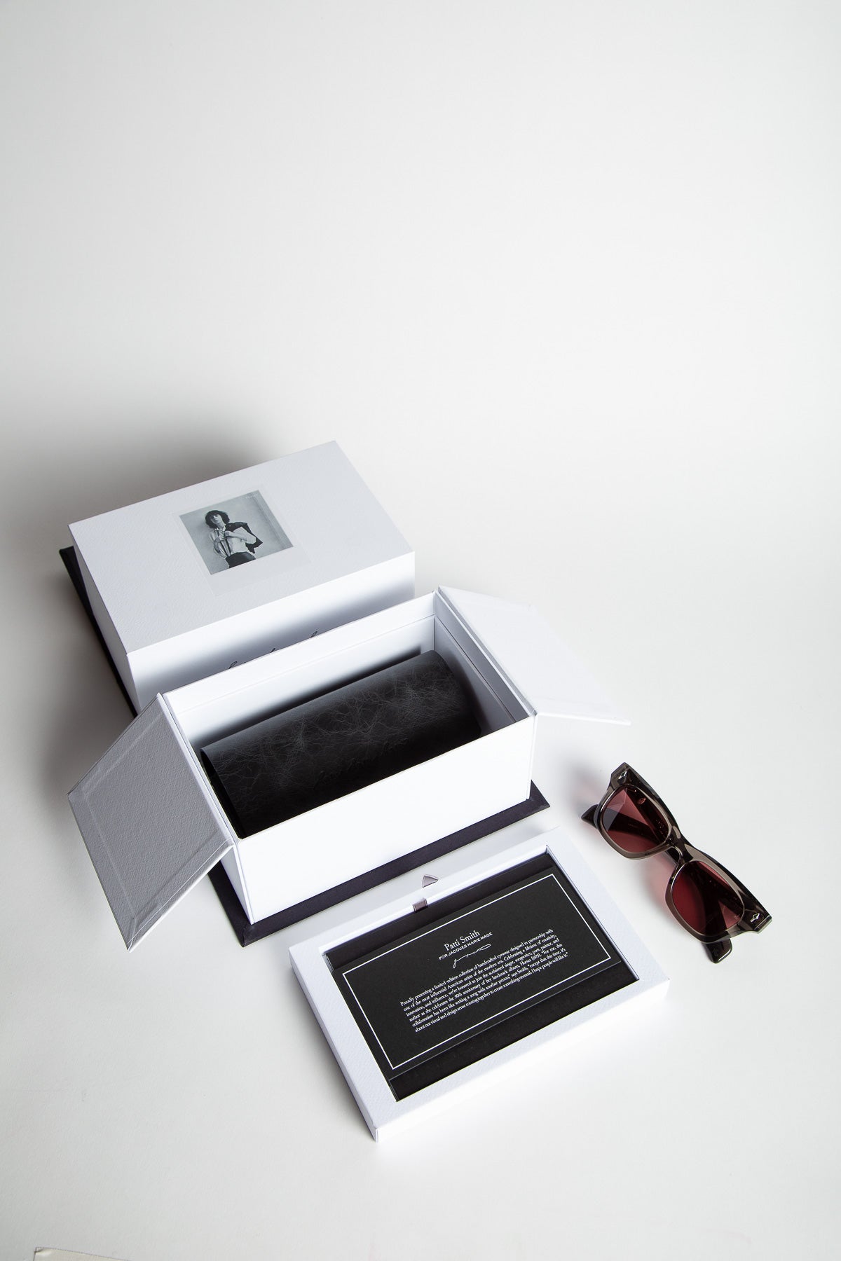 JACQUES MARIE MAGE | PATTI SMITH FOR JMM: DEALAN IN MAUVAIS SANG