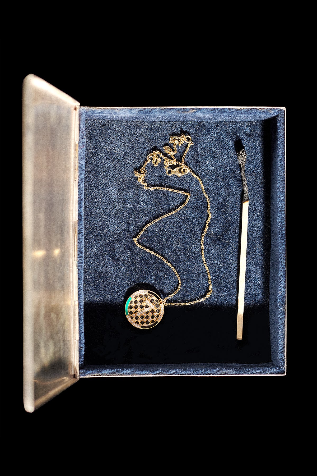 MYSTERYJOY | MEDAL CHESS NECKLACE