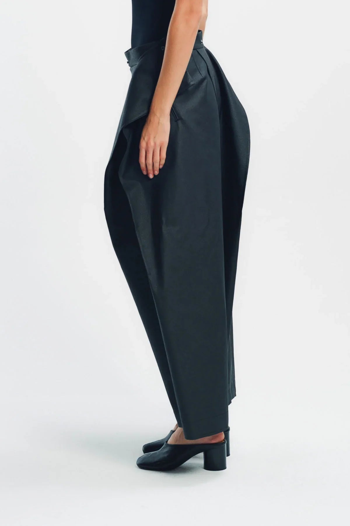 ISSEY MIYAKE | PRONOUNCED BODY PANTS