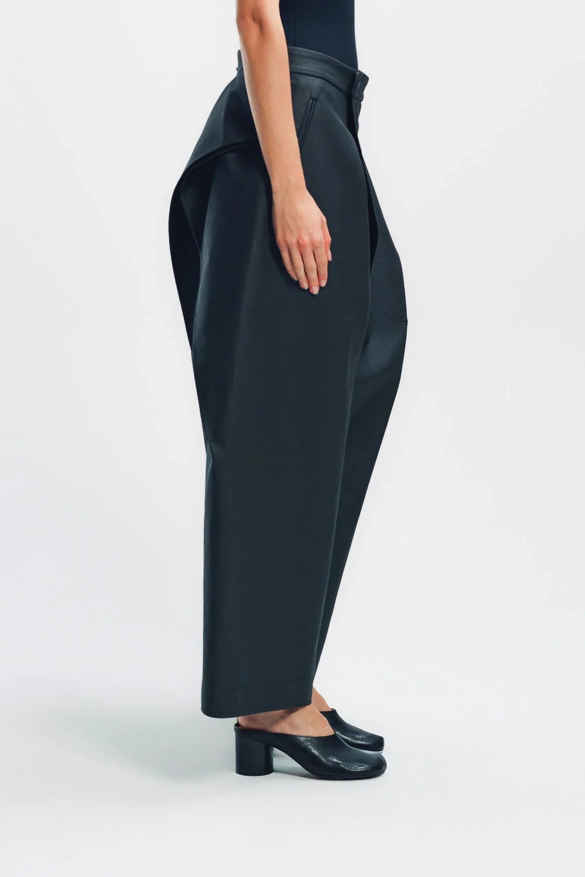 ISSEY MIYAKE | PRONOUNCED BODY PANTS