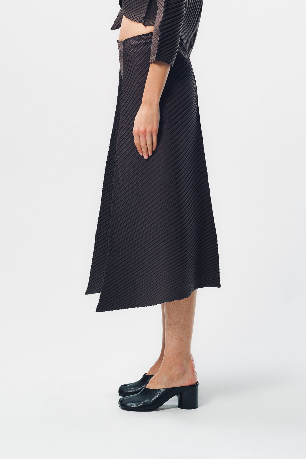 ISSEY MIYAKE | PLASTER PLEATS PANTS