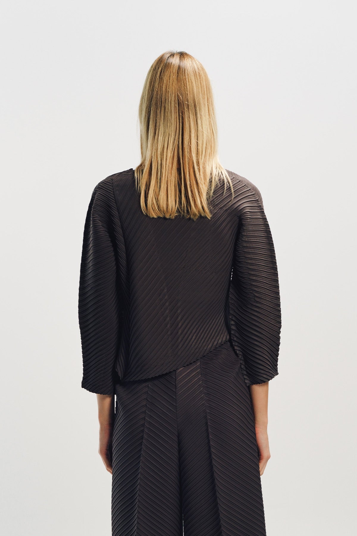 ISSEY MIYAKE | PLASTER PLEATS CARDIGAN