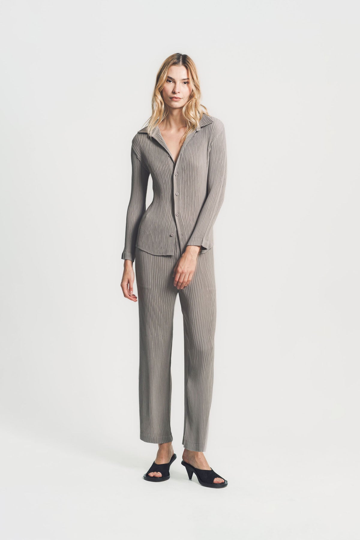 ISSEY MIYAKE セットアップ Introducing Items “SWING” – ISSEY MIYAKE ONLINE STORE