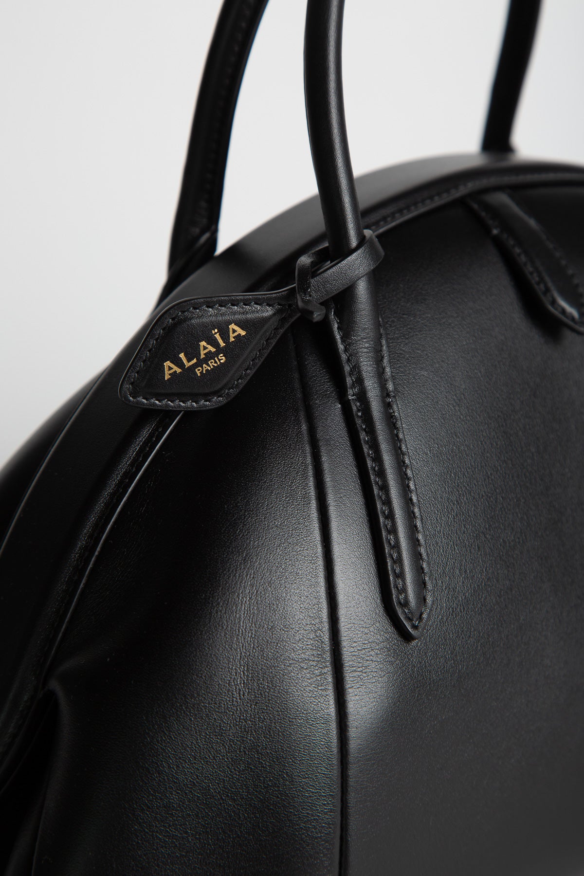 Alaïa | Purse Top Handle Bag in Calfskin