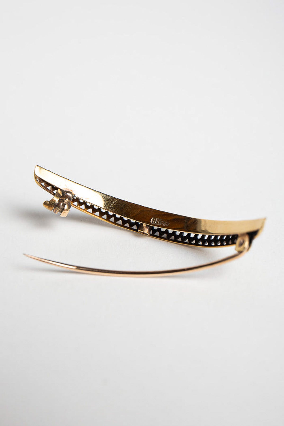 MAXFIELD PRIVATE COLLECTION | VINTAGE SAPPHIRE & DIAMOND BROOCH