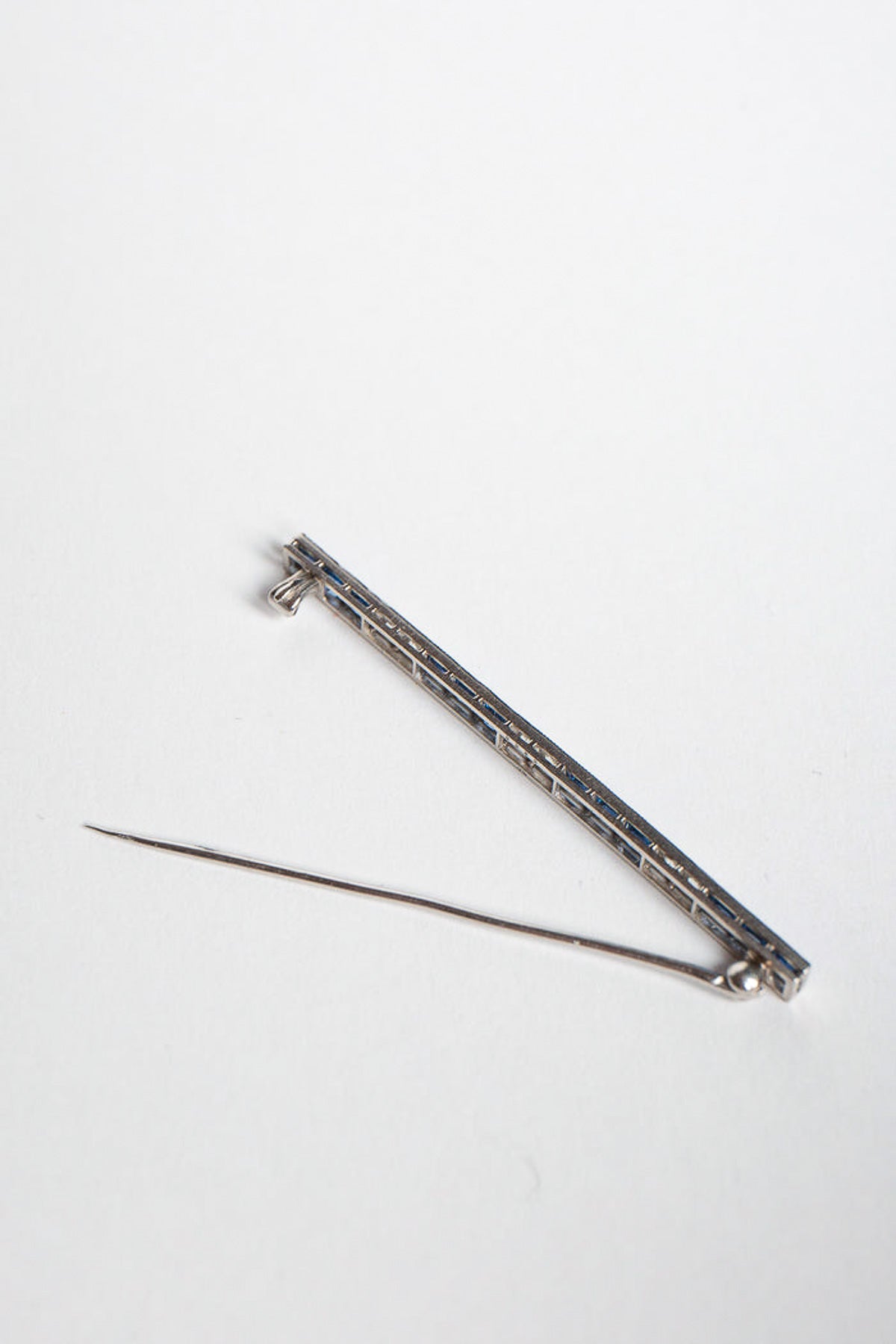MAXFIELD PRIVATE COLLECTION | VINTAGE ART DECO SAPPHIRE & DIAMOND PIN