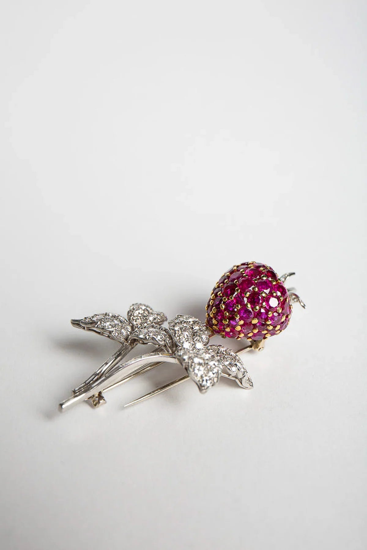 MAXFIELD PRIVATE COLLECTION | VINTAGE STRAWBERRY RUBY & DIAMOND PIN
