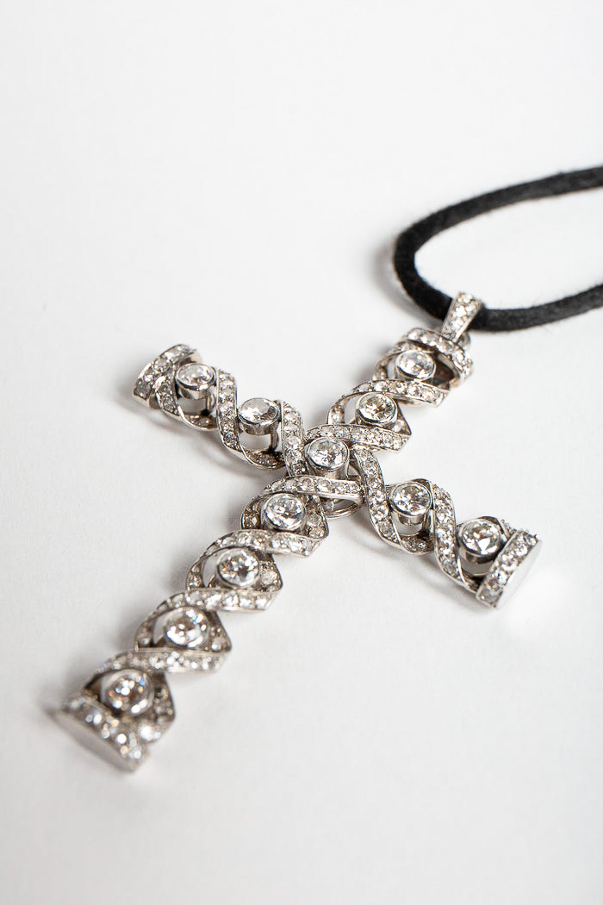 MAXFIELD PRIVATE COLLECTION | 1940'S DIAMOND CROSS NECKLACE