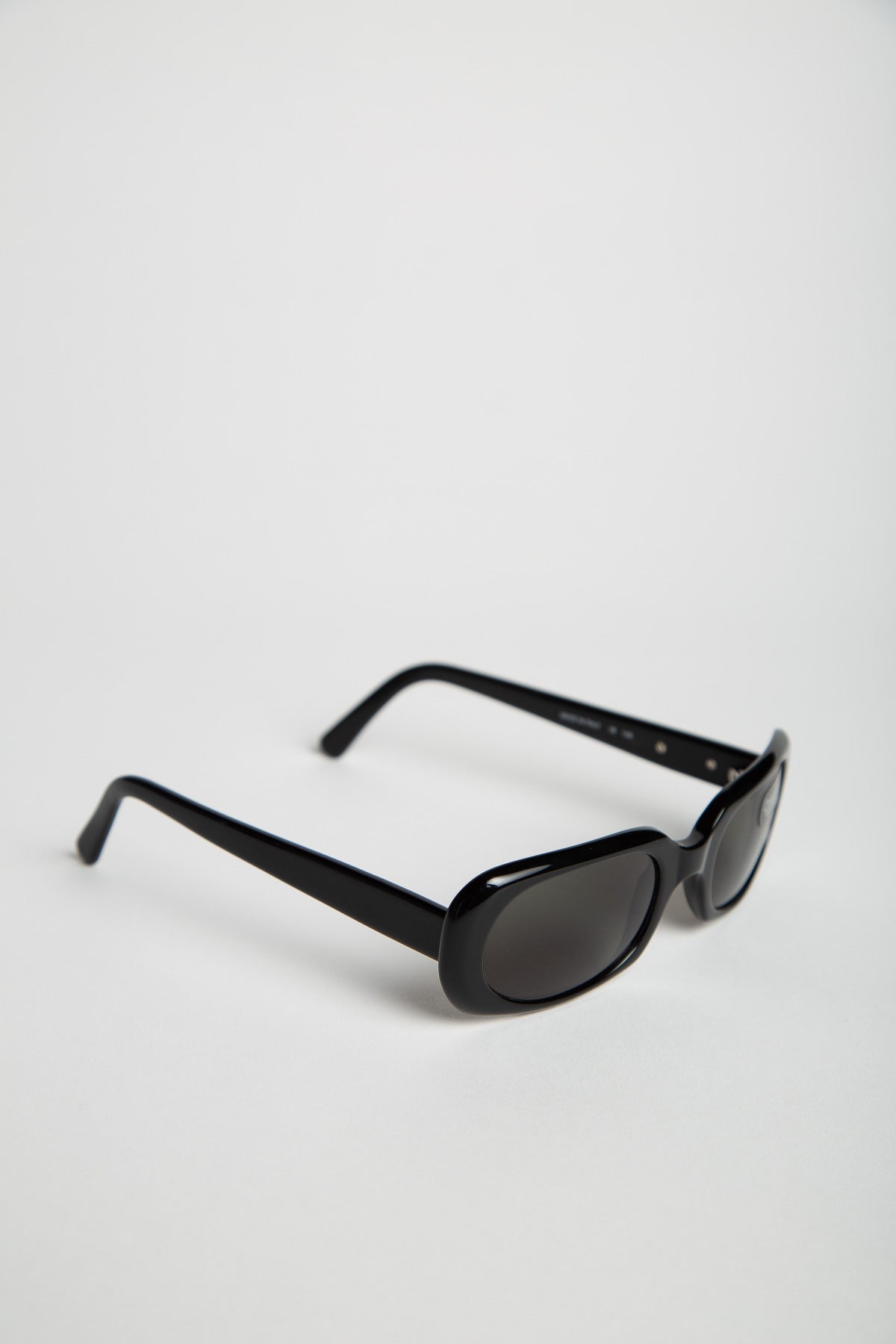 MAXFIELD VINTAGE | Y2K CALVIN KLEIN 737S SUNGLASSES