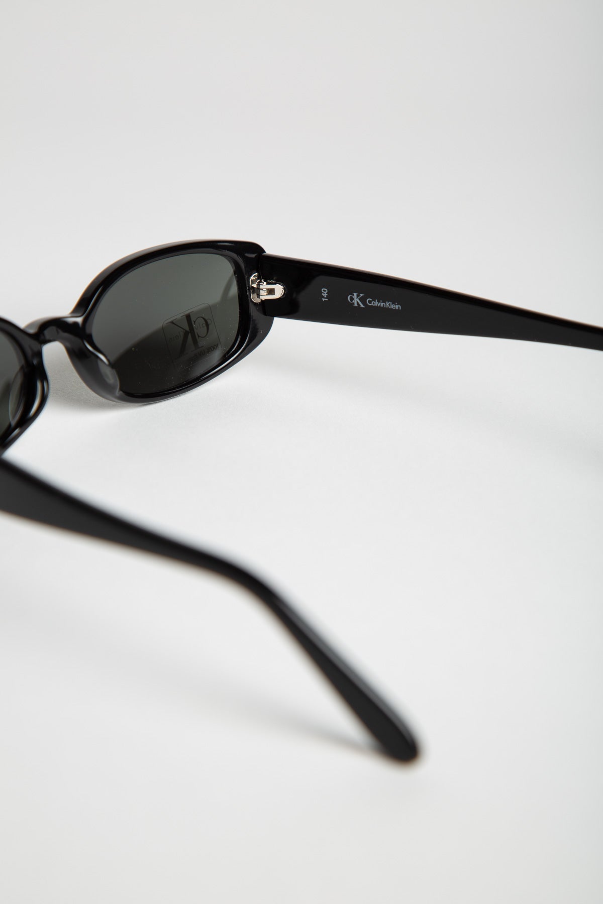 MAXFIELD VINTAGE | Y2K CALVIN KLEIN 4022 SUNGLASSES