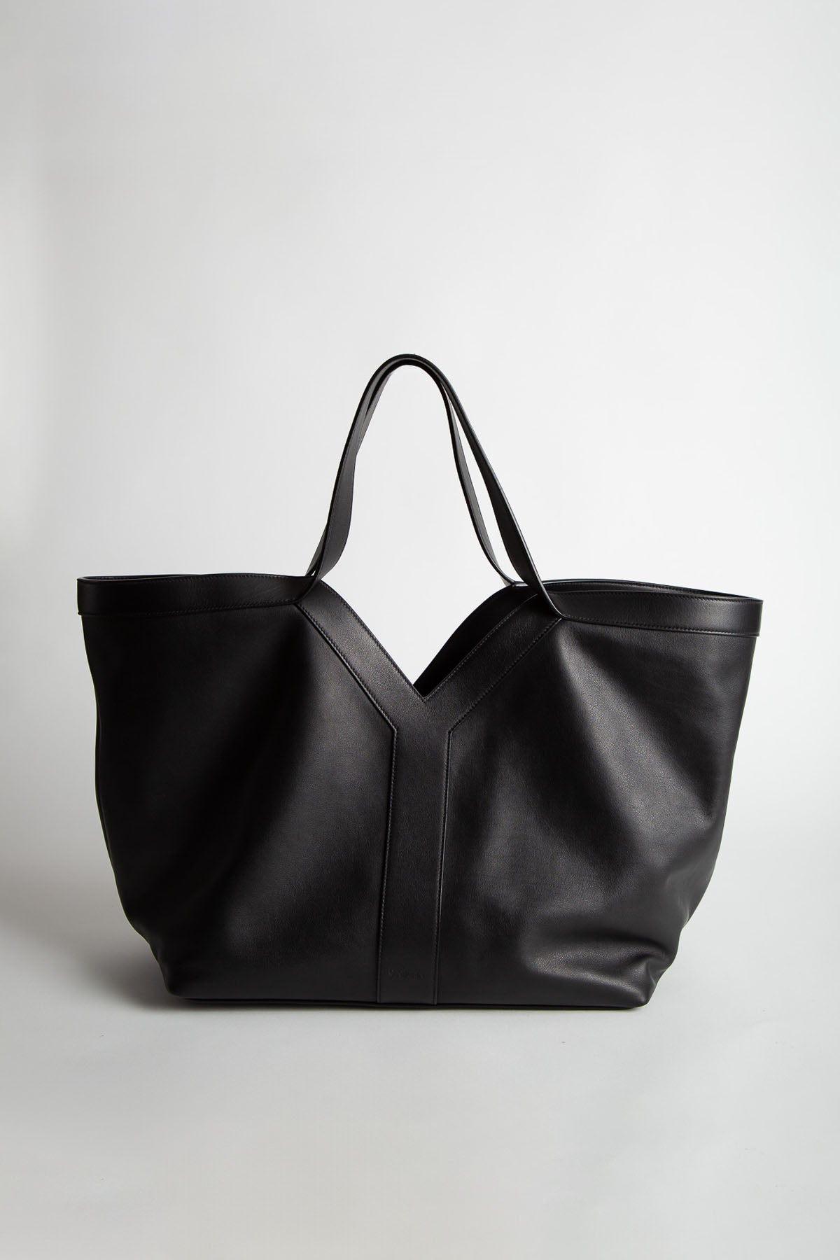 SAINT LAURENT | Y Tote in Leather