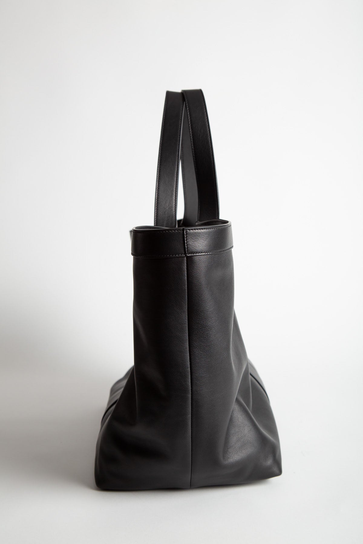 SAINT LAURENT | Y Tote in Leather