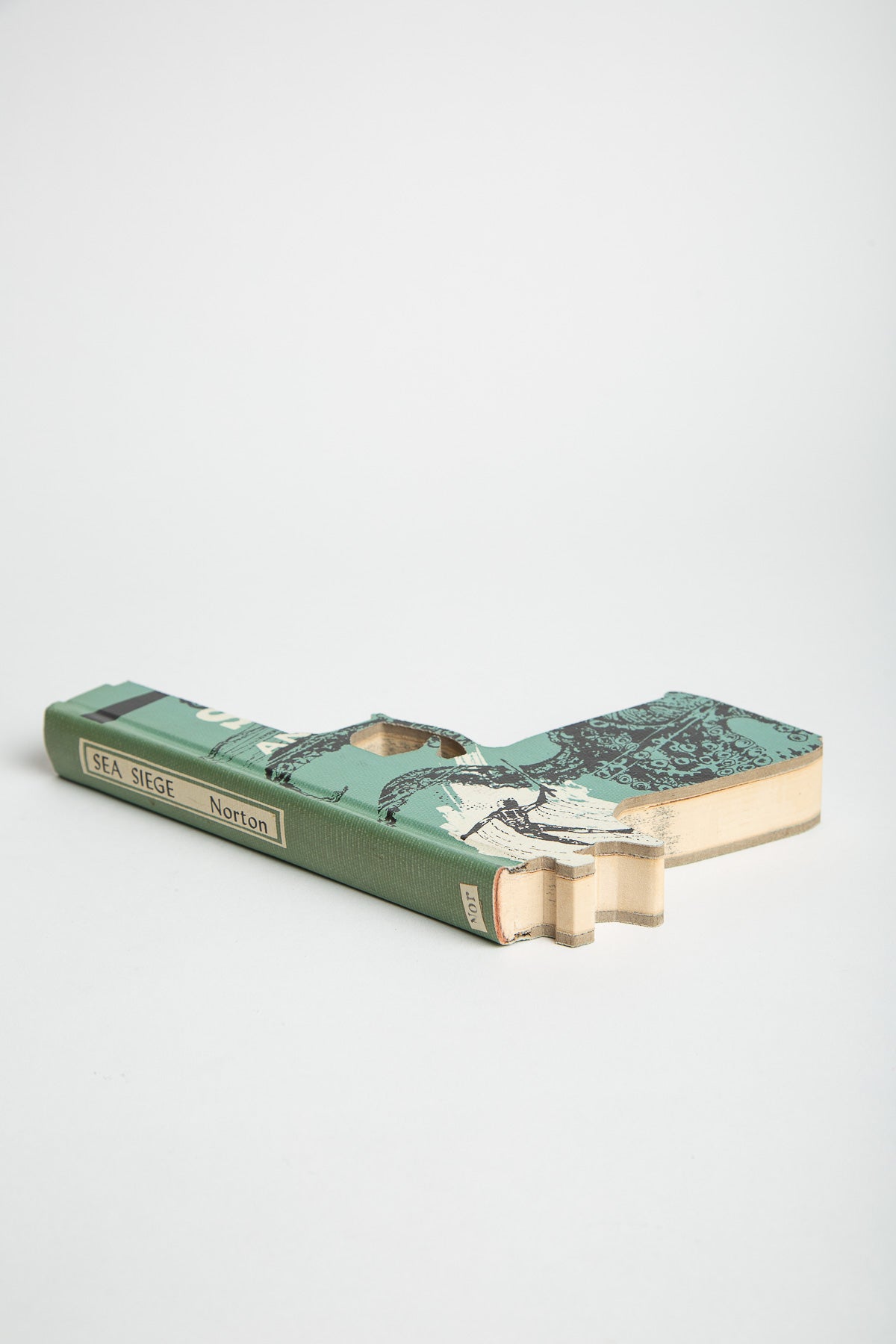 Robert The | Sea Seige Carved Bookgun