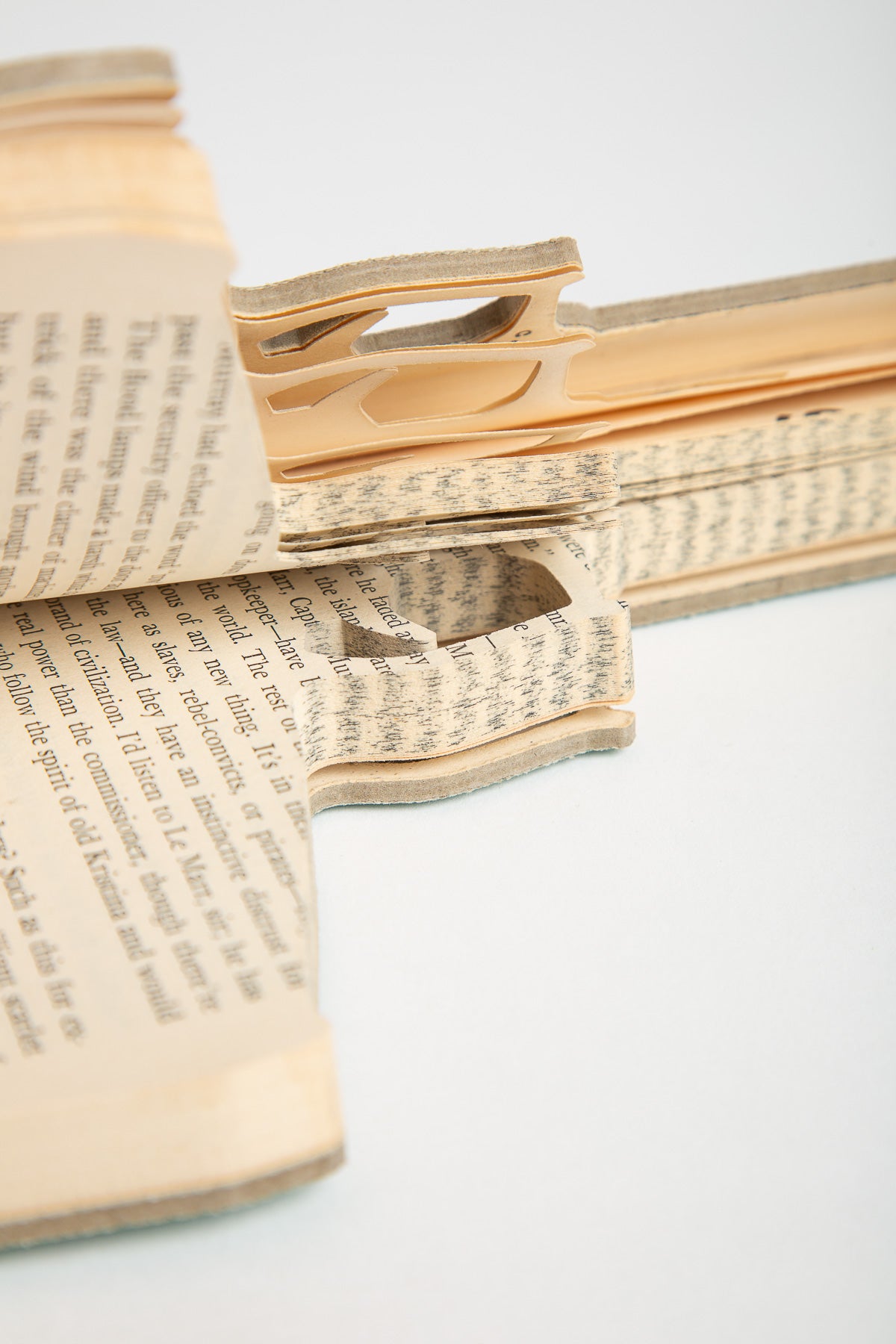 Robert The | Sea Seige Carved Bookgun