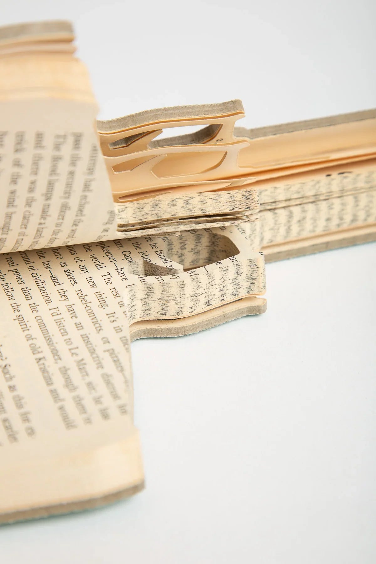Robert The | Sea Seige Carved Bookgun