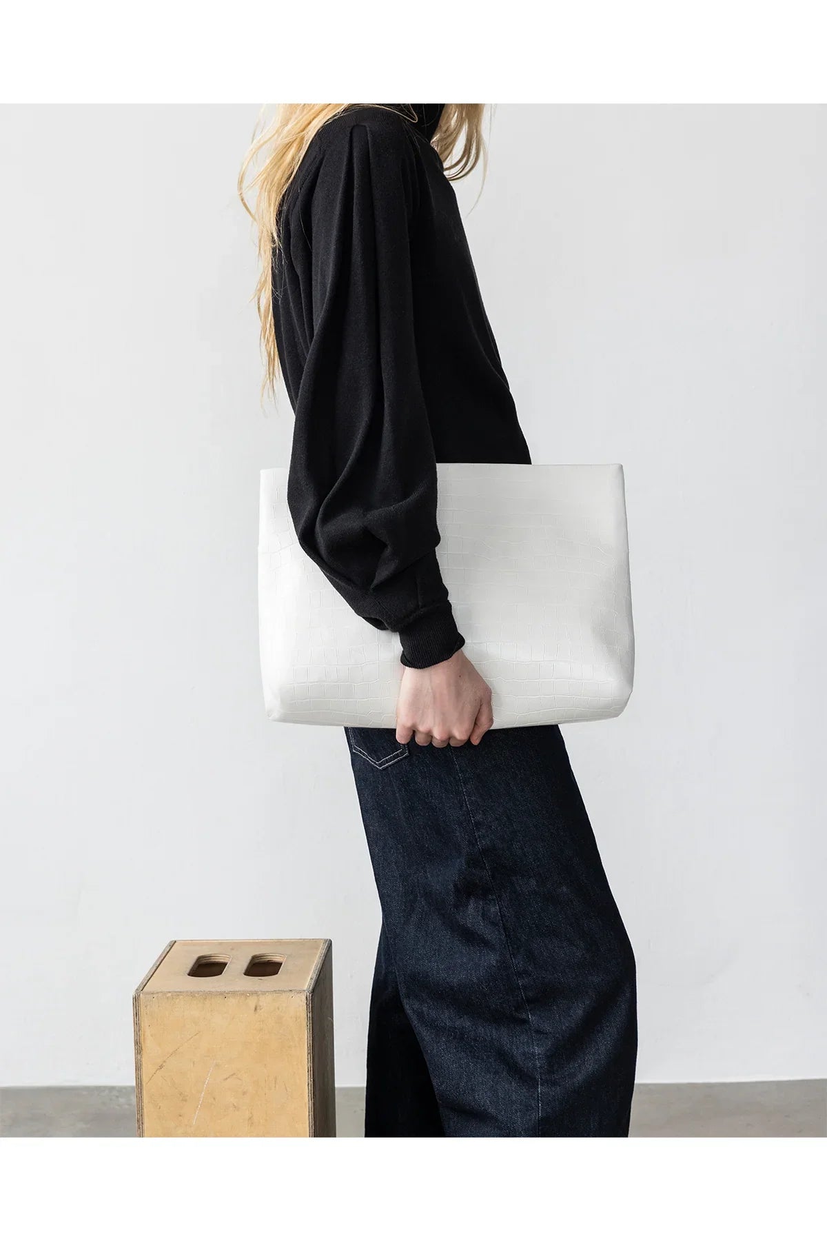 LA MAMA | XL White Chalk Croc-Embossed Pouch