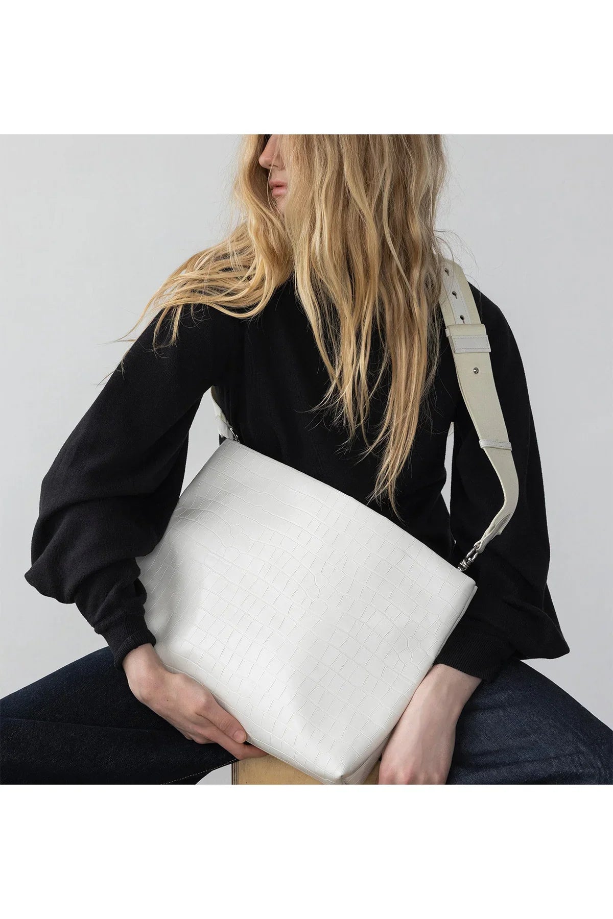 LA MAMA | White Chalk Croc-Embossed Tracolla