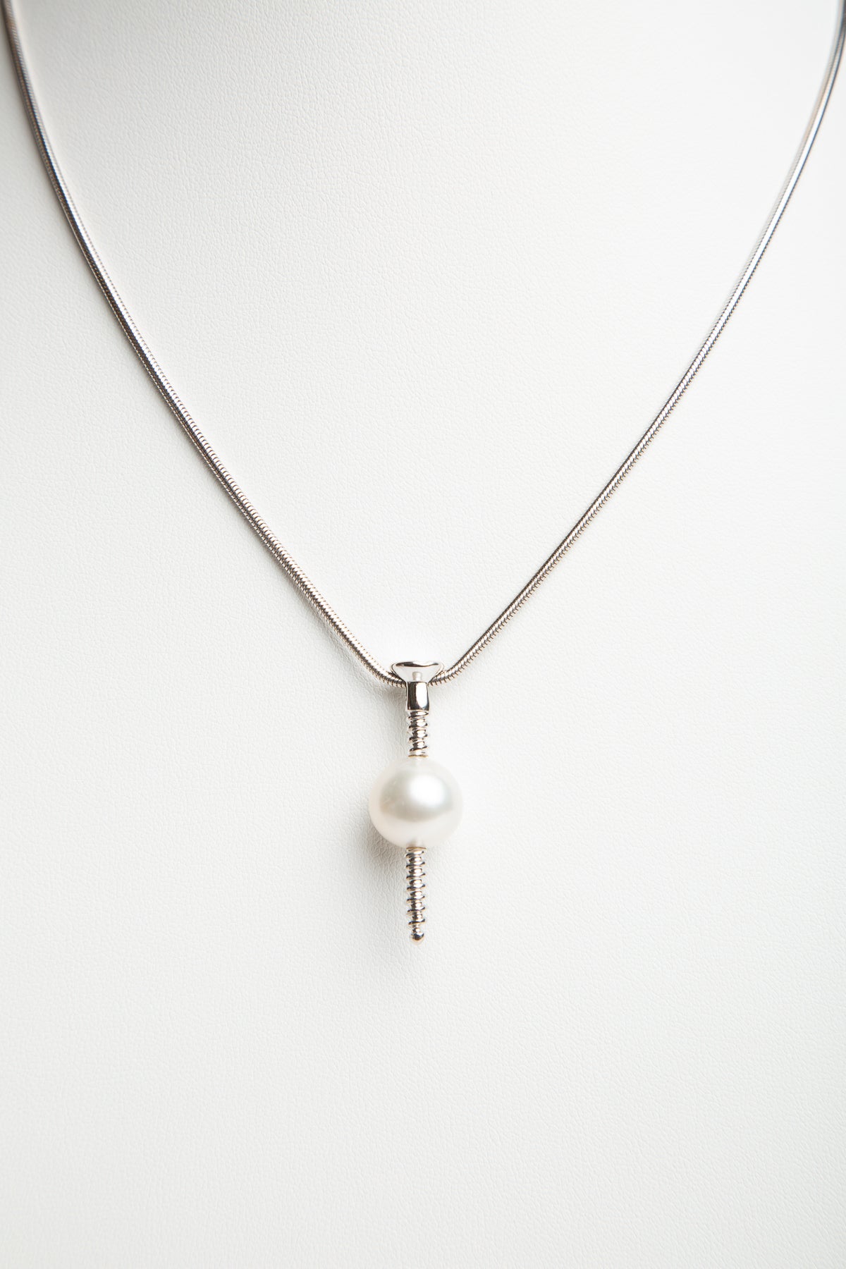 MAXFIELD PRIVATE COLLECTION | PEARL SCREW NECKLACE