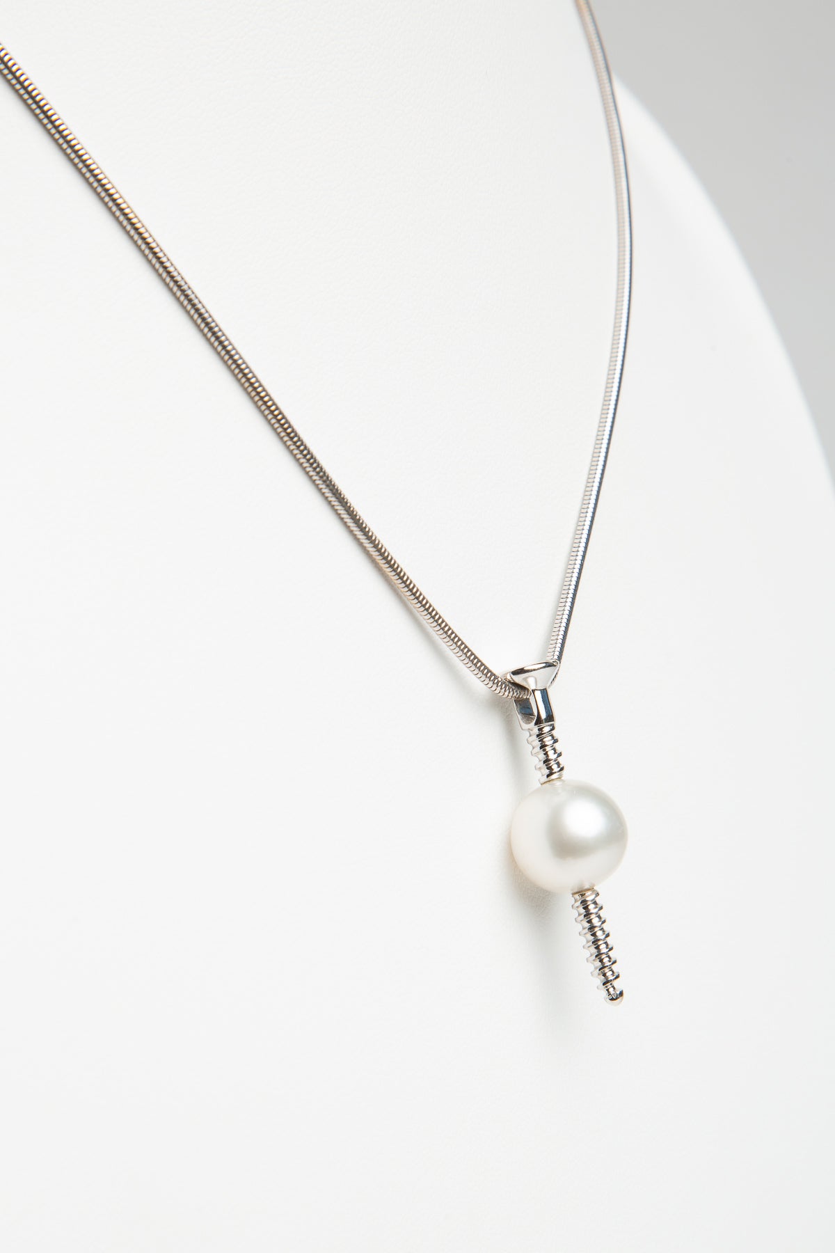 MAXFIELD PRIVATE COLLECTION | PEARL SCREW NECKLACE