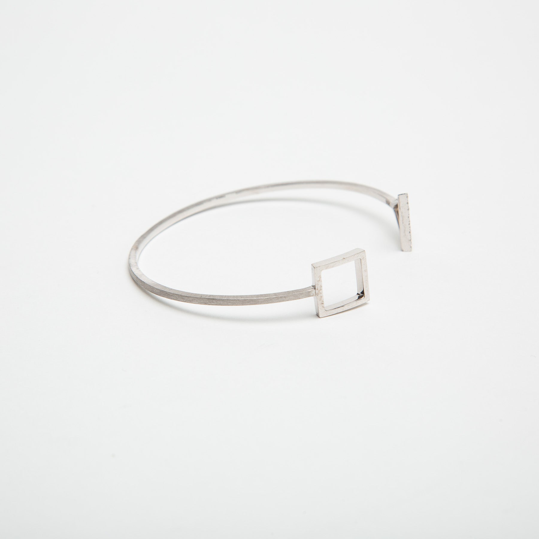 HADAR NORNBERG | SQUARE & TRIANGLE DIAMOND BRACELET