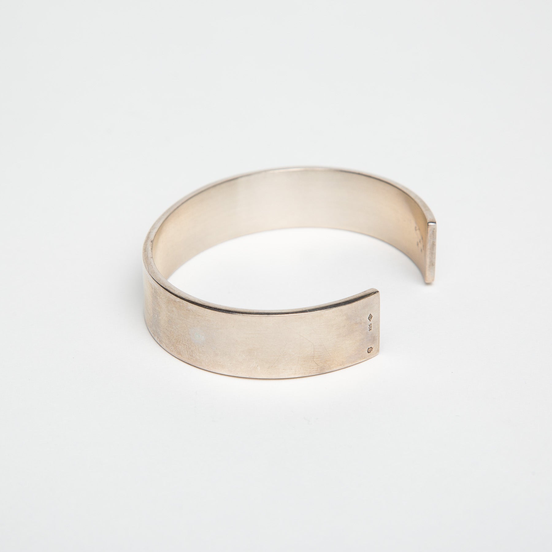LE GRAMME | 41G POLISHED SILVER RIBBON CUFF BRACELET - MAXFIELD LA