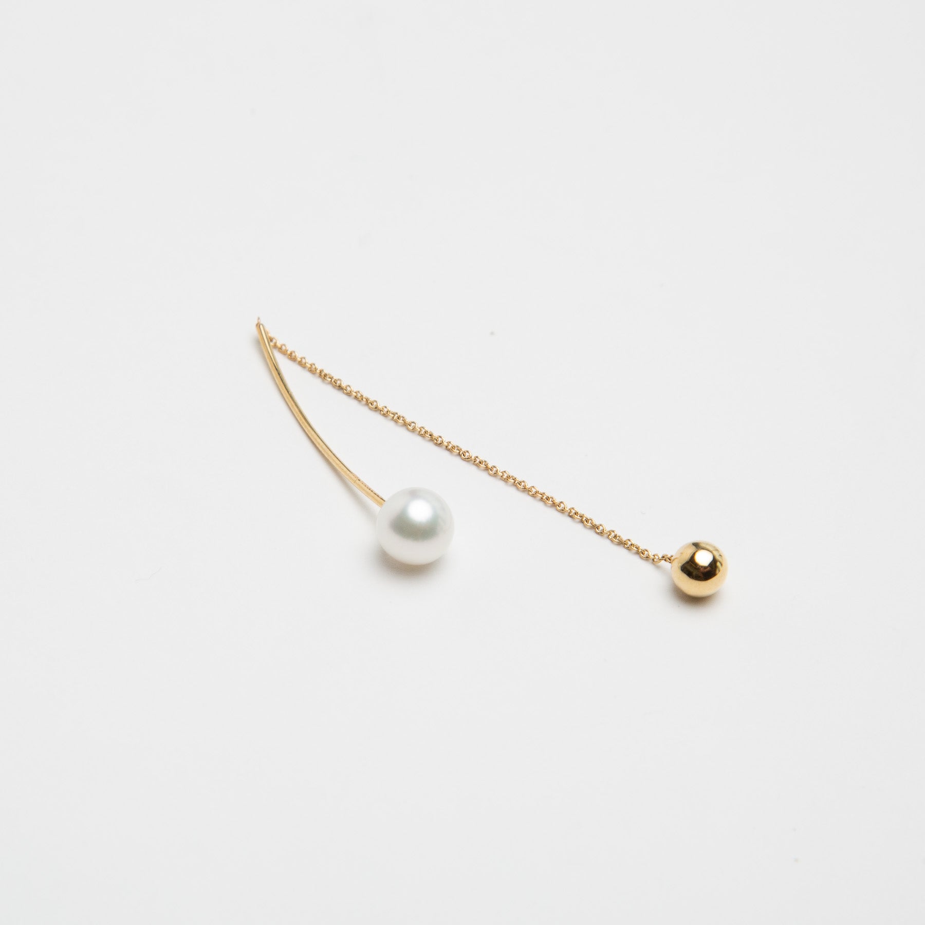 YVONNE LEON | SINGLE GOLD THREAD EARRING WITH PEARL