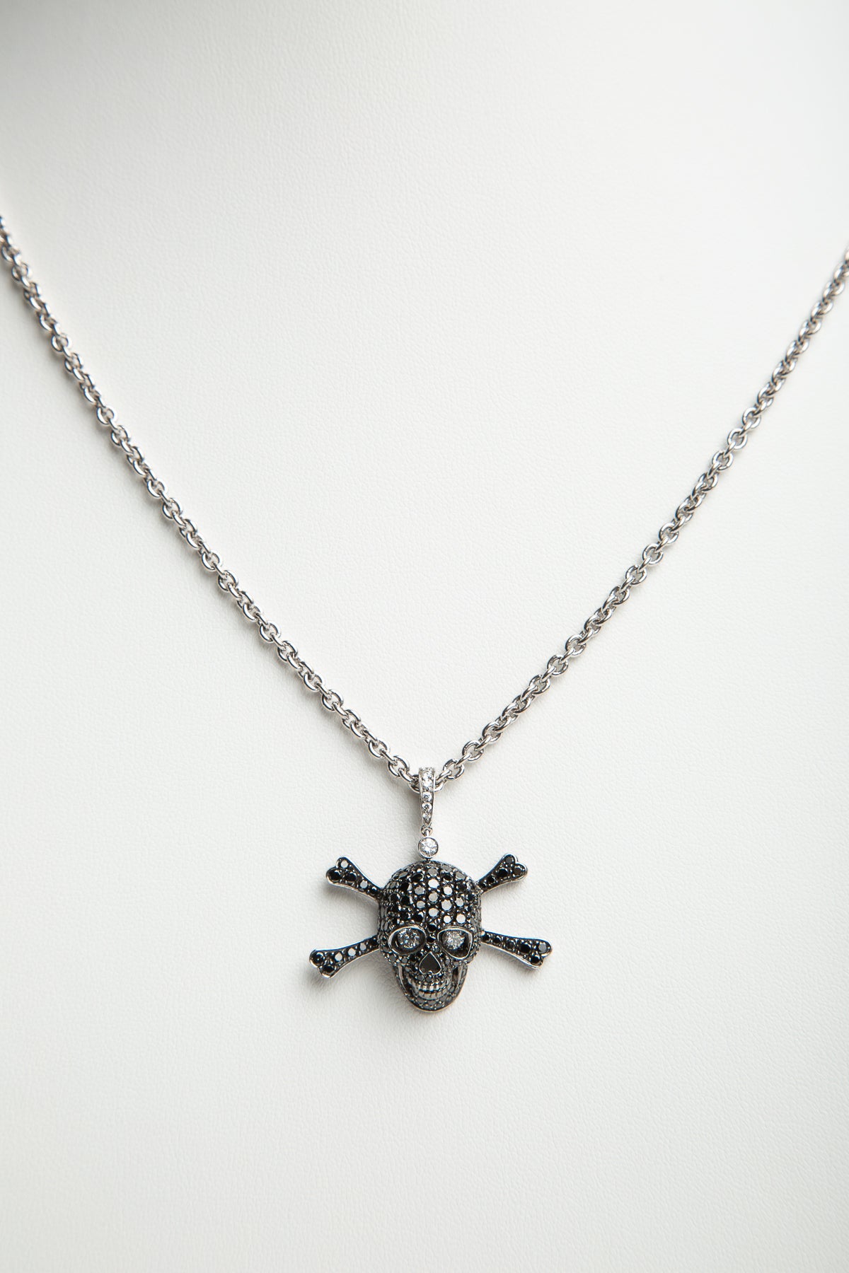 MAXFIELD PRIVATE COLLECTION | BLACK DIAMOND SKULLBONE NECKLACE