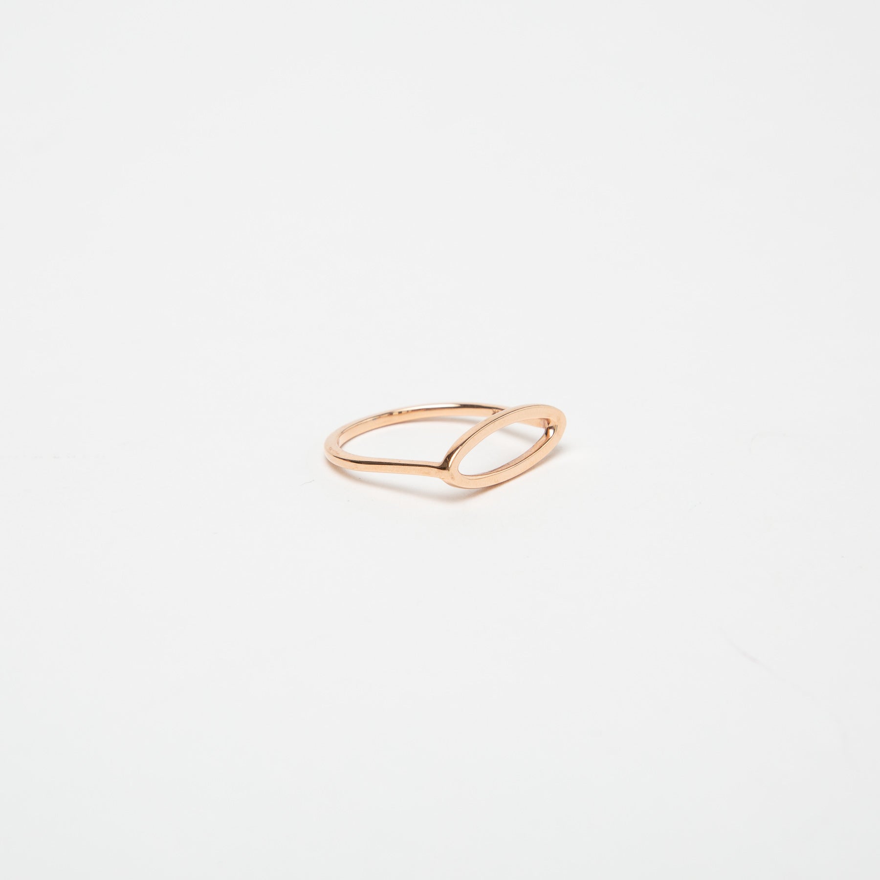 KWIT | 14K GOLD LETTER O RING - MAXFIELD LA
