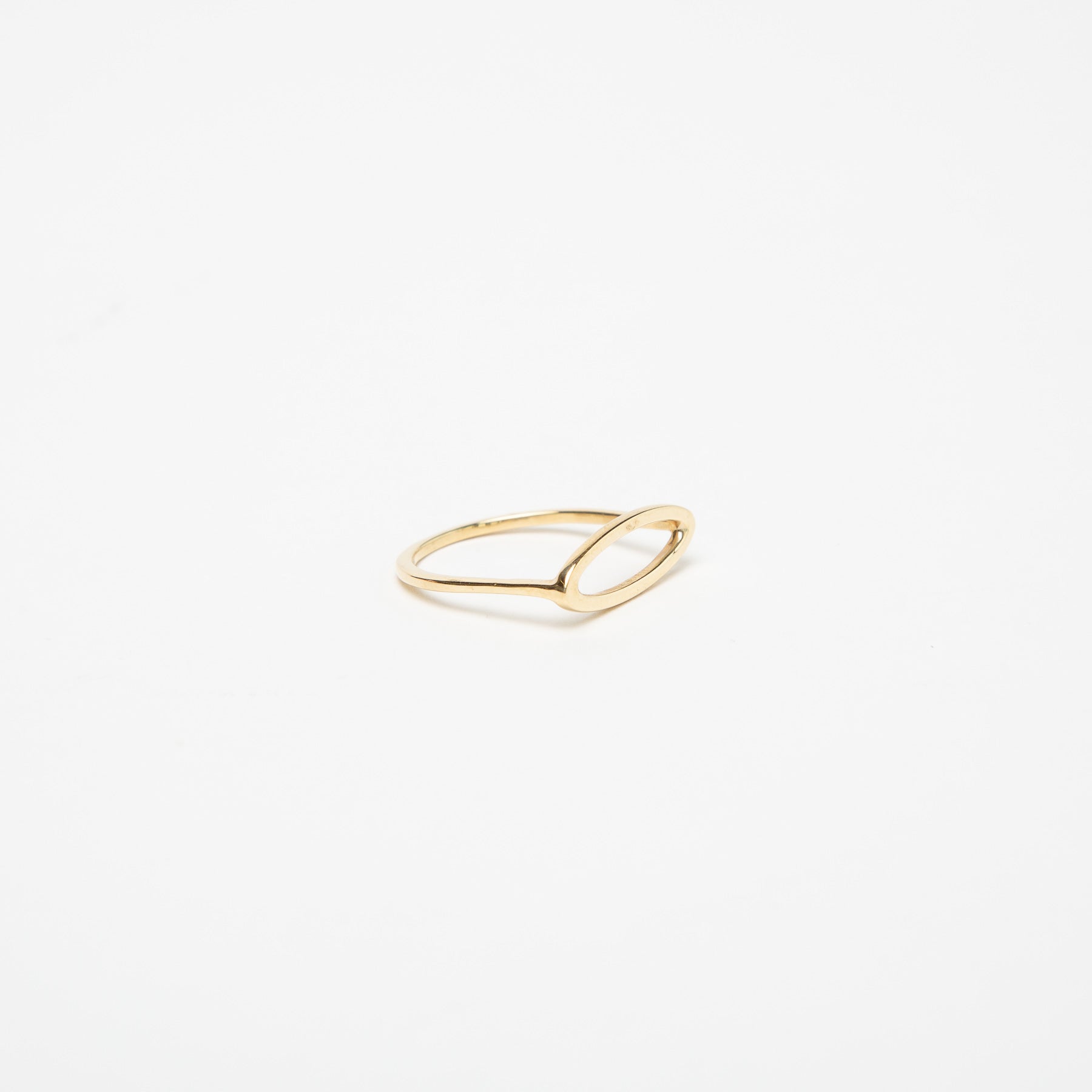 KWIT | 14K GOLD LETTER O RING - MAXFIELD LA
