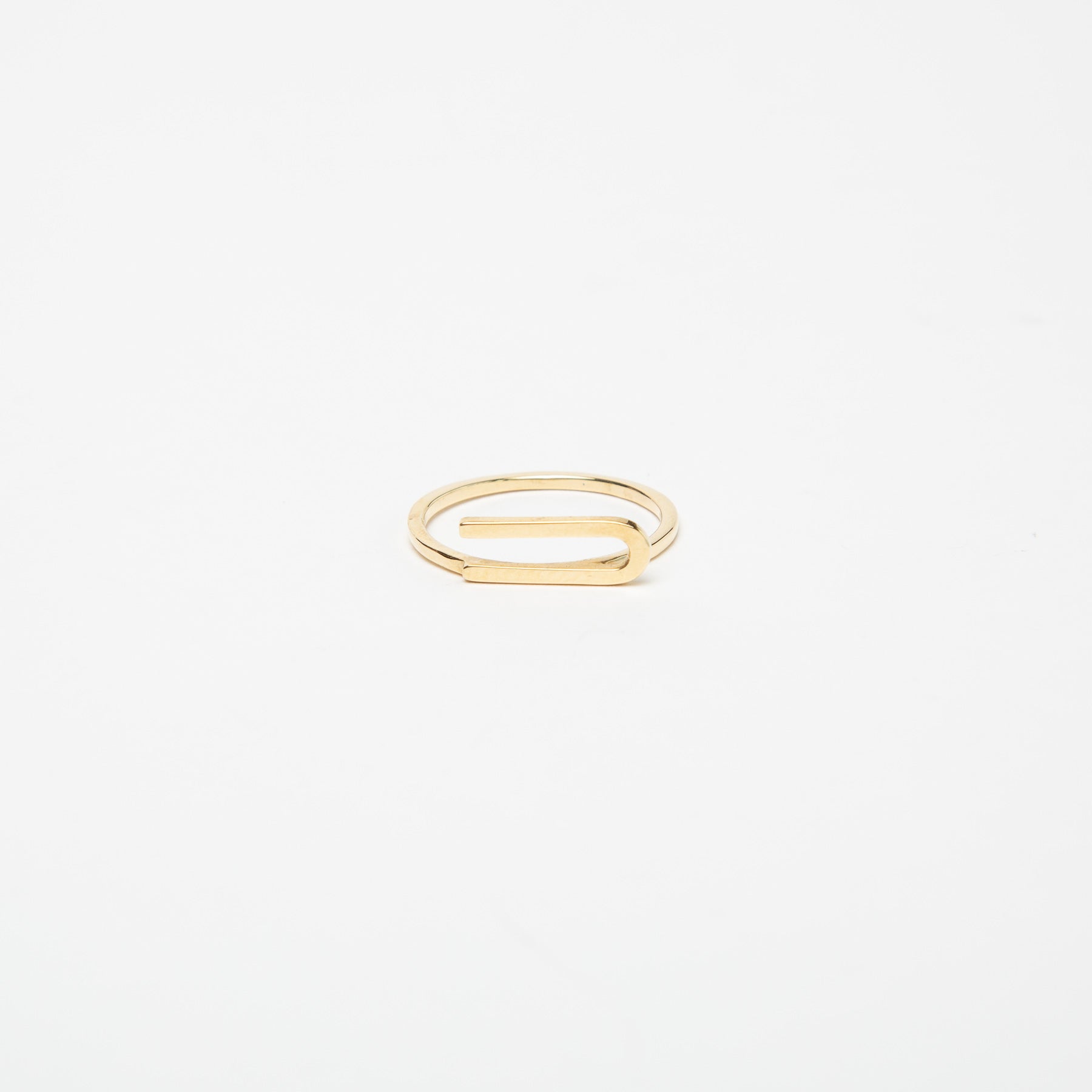 KWIT | 14K GOLD LETTER U RING - MAXFIELD LA