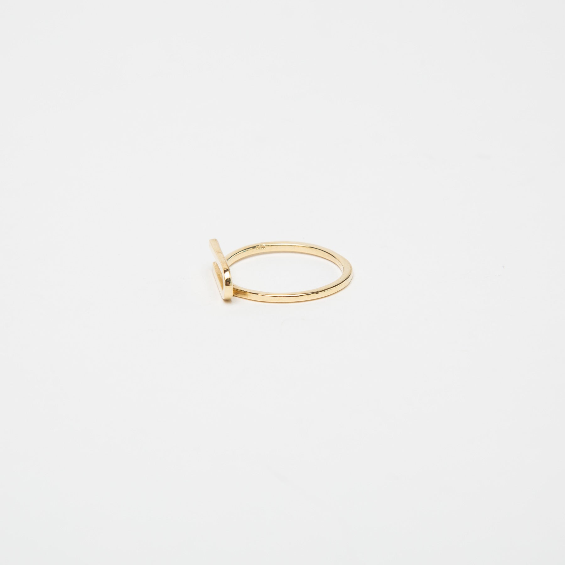KWIT | 14K GOLD LETTER U RING - MAXFIELD LA