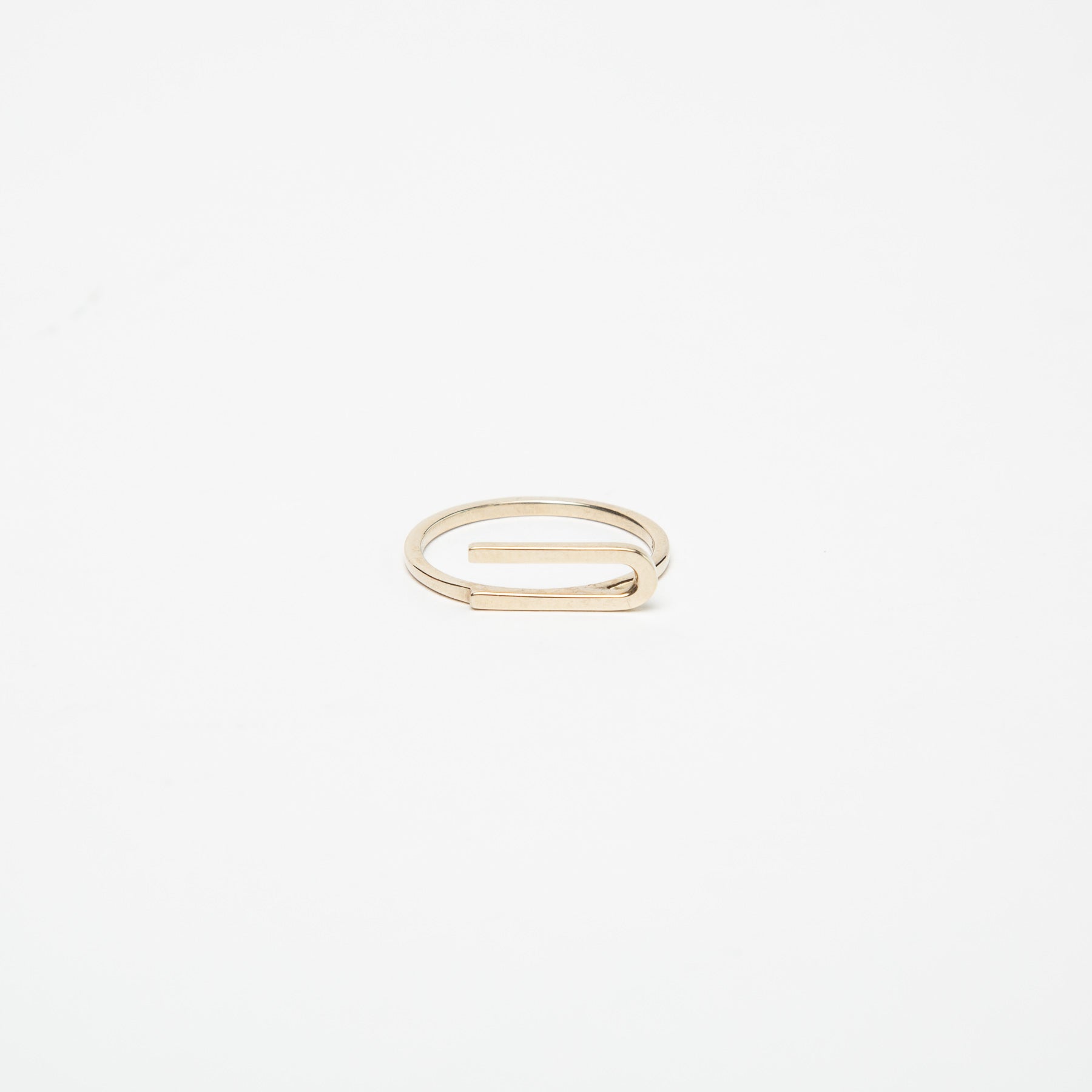 KWIT | 14K GOLD LETTER U RING - MAXFIELD LA